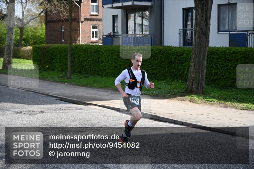 12.04.2026 - 45. Internationalen Wilhelmsburger Insellauf J. Mangold http://msf.ph/oto/9454082 12.04.2026 10:17:05 Ziel 3372, 3401, 5838, 2819, 2866 meine-sportfotos.de