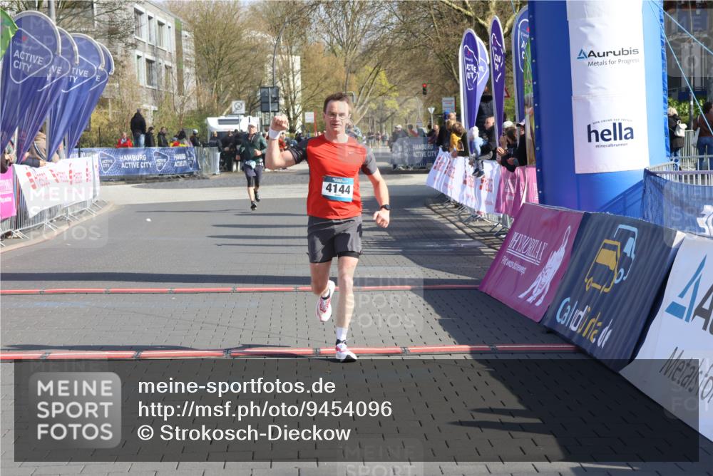 12.04.2026 - 45. Internationalen Wilhelmsburger Insellauf Strokosch-Dieckow http://msf.ph/oto/9454096 12.04.2026 10:29:15 Ziel 4144 meine-sportfotos.de