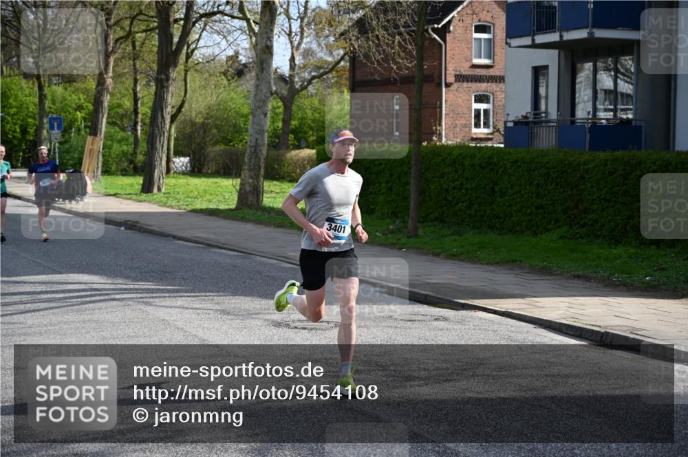 12.04.2026 - 45. Internationalen Wilhelmsburger Insellauf J. Mangold http://msf.ph/oto/9454108 12.04.2026 10:17:12 Ziel 3401, 5838, 2819, 2866, 2866, 4205, 3682, 4475 meine-sportfotos.de