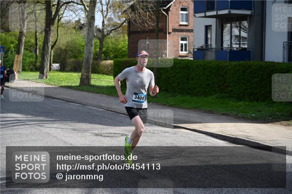 12.04.2026 - 45. Internationalen Wilhelmsburger Insellauf J. Mangold http://msf.ph/oto/9454113 12.04.2026 10:17:12 Ziel 3401, 5838, 2819, 2866, 2866, 4205, 3682, 4475 meine-sportfotos.de