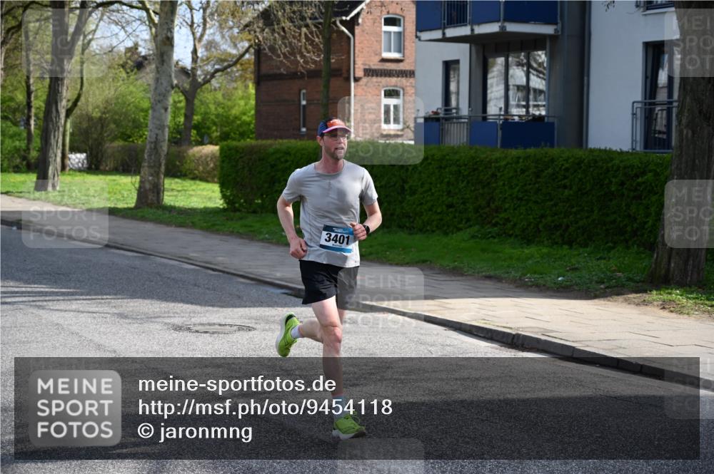 12.04.2026 - 45. Internationalen Wilhelmsburger Insellauf J. Mangold http://msf.ph/oto/9454118 12.04.2026 10:17:12 Ziel 3401, 5838, 2819, 2866, 2866, 4205, 3682, 4475 meine-sportfotos.de