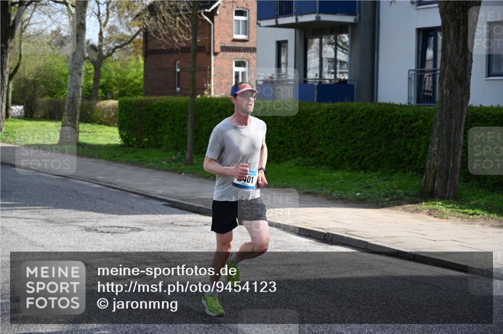 12.04.2026 - 45. Internationalen Wilhelmsburger Insellauf J. Mangold http://msf.ph/oto/9454123 12.04.2026 10:17:13 Ziel 3401, 5838, 2819, 2866, 4205, 3682, 4475 meine-sportfotos.de