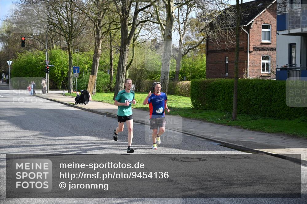 12.04.2026 - 45. Internationalen Wilhelmsburger Insellauf J. Mangold http://msf.ph/oto/9454136 12.04.2026 10:17:15 Ziel 3401, 5838, 2819, 2866, 4205, 3682, 4475 meine-sportfotos.de