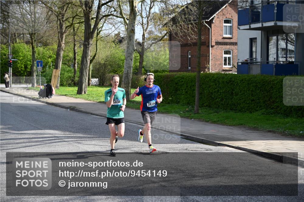 12.04.2026 - 45. Internationalen Wilhelmsburger Insellauf J. Mangold http://msf.ph/oto/9454149 12.04.2026 10:17:15 Ziel 3401, 5838, 2819, 2866, 4205, 3682, 4475 meine-sportfotos.de