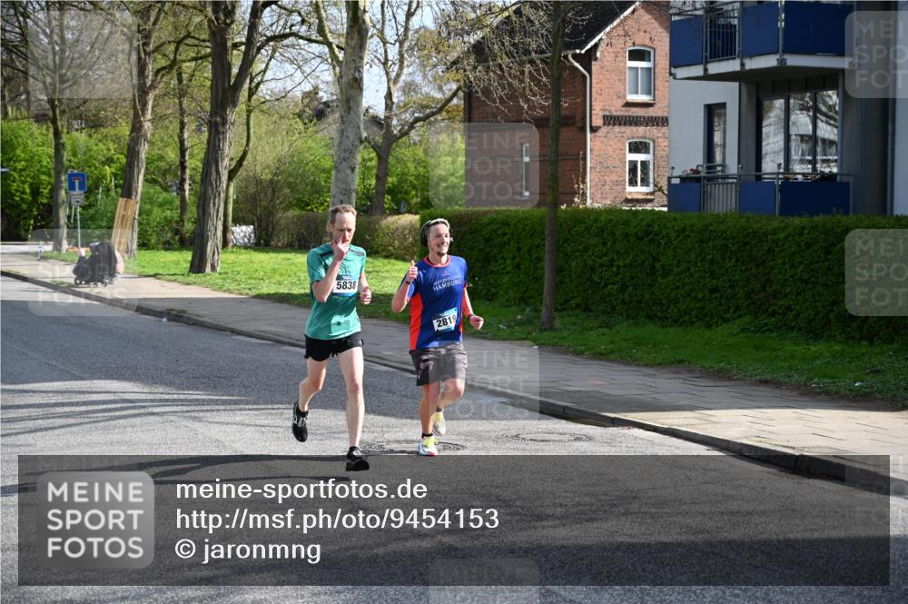 12.04.2026 - 45. Internationalen Wilhelmsburger Insellauf J. Mangold http://msf.ph/oto/9454153 12.04.2026 10:17:16 Ziel 3401, 5838, 2819, 2866, 4205, 3682, 4475 meine-sportfotos.de