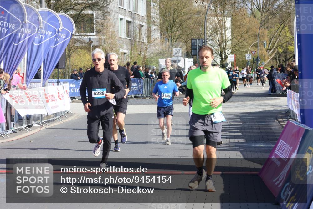 12.04.2026 - 45. Internationalen Wilhelmsburger Insellauf Strokosch-Dieckow http://msf.ph/oto/9454154 12.04.2026 10:41:33 Ziel 5247, 5299, 5315, 5288, 3444, 5254 meine-sportfotos.de