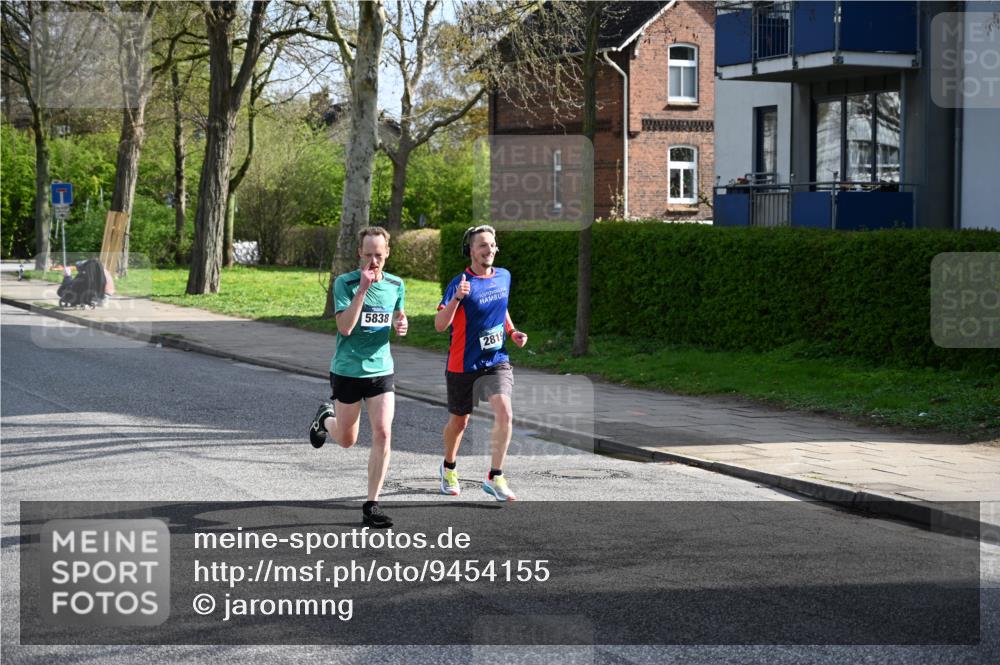 12.04.2026 - 45. Internationalen Wilhelmsburger Insellauf J. Mangold http://msf.ph/oto/9454155 12.04.2026 10:17:16 Ziel 3401, 5838, 2819, 2866, 4205, 3682, 4475 meine-sportfotos.de