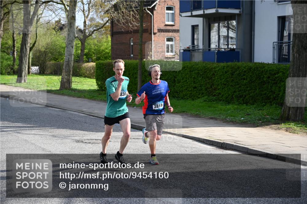 12.04.2026 - 45. Internationalen Wilhelmsburger Insellauf J. Mangold http://msf.ph/oto/9454160 12.04.2026 10:17:16 Ziel 3401, 5838, 2819, 2866, 4205, 3682, 4475 meine-sportfotos.de