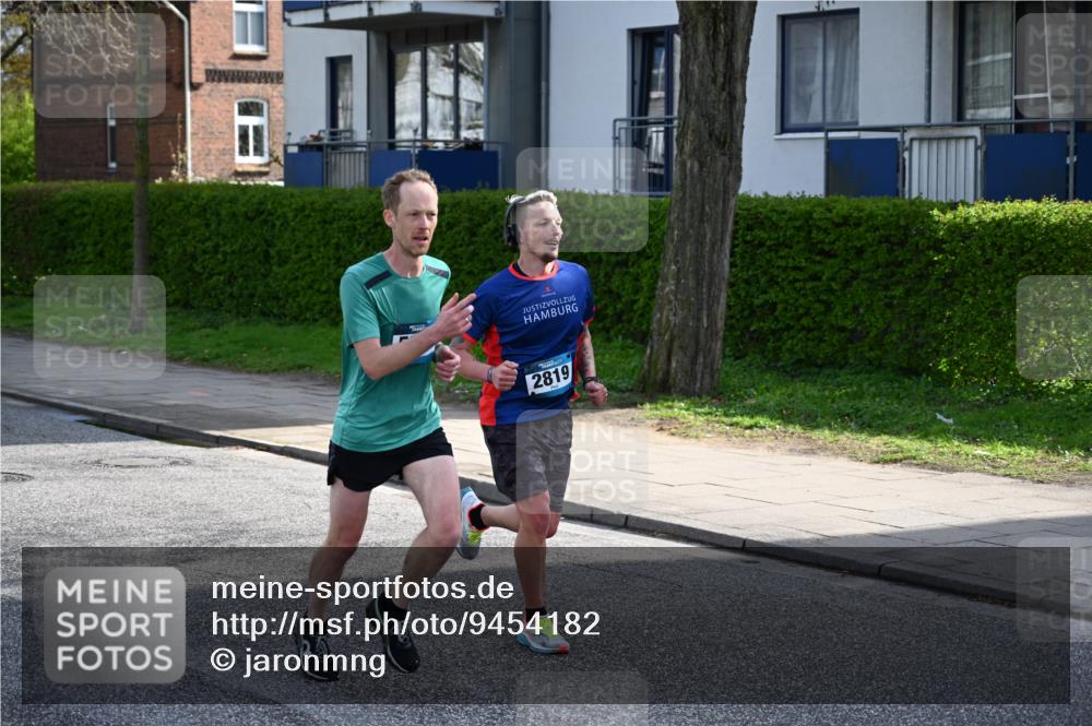 12.04.2026 - 45. Internationalen Wilhelmsburger Insellauf J. Mangold http://msf.ph/oto/9454182 12.04.2026 10:17:17 Ziel 3401, 5838, 2819, 2866, 4205, 3682, 4475 meine-sportfotos.de