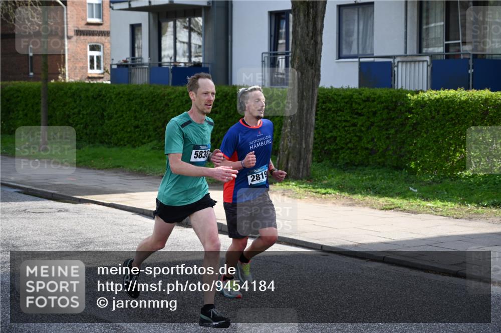 12.04.2026 - 45. Internationalen Wilhelmsburger Insellauf J. Mangold http://msf.ph/oto/9454184 12.04.2026 10:17:17 Ziel 3401, 5838, 2819, 2866, 4205, 3682, 4475 meine-sportfotos.de