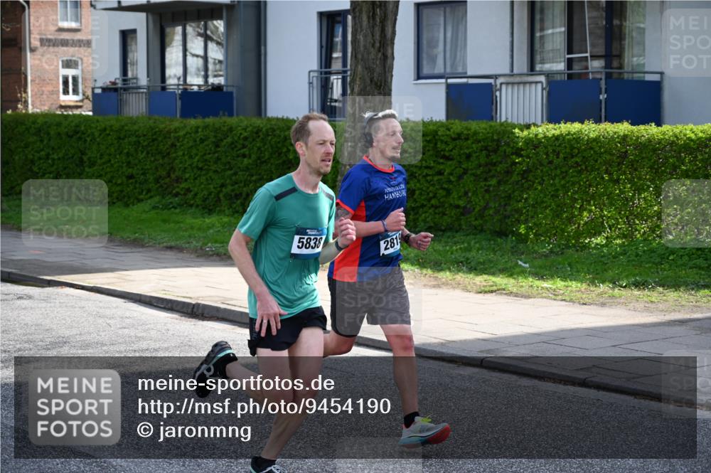 12.04.2026 - 45. Internationalen Wilhelmsburger Insellauf J. Mangold http://msf.ph/oto/9454190 12.04.2026 10:17:17 Ziel 3401, 5838, 2819, 2866, 4205, 3682, 4475 meine-sportfotos.de
