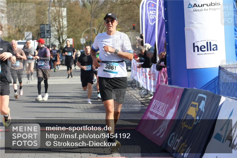 12.04.2026 - 45. Internationalen Wilhelmsburger Insellauf Strokosch-Dieckow http://msf.ph/oto/9454192 12.04.2026 10:41:55 Ziel 4674, 5034, 3861, 5545, 2812 meine-sportfotos.de