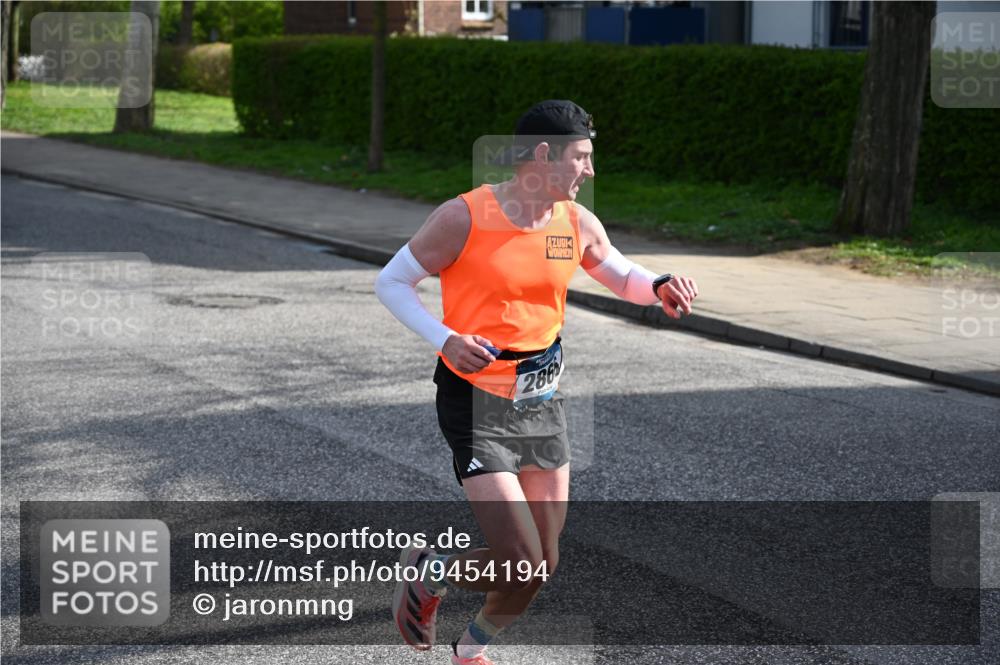 12.04.2026 - 45. Internationalen Wilhelmsburger Insellauf J. Mangold http://msf.ph/oto/9454194 12.04.2026 10:17:43 Ziel 2866, 4205, 3682, 4475, 3262, 5554 meine-sportfotos.de