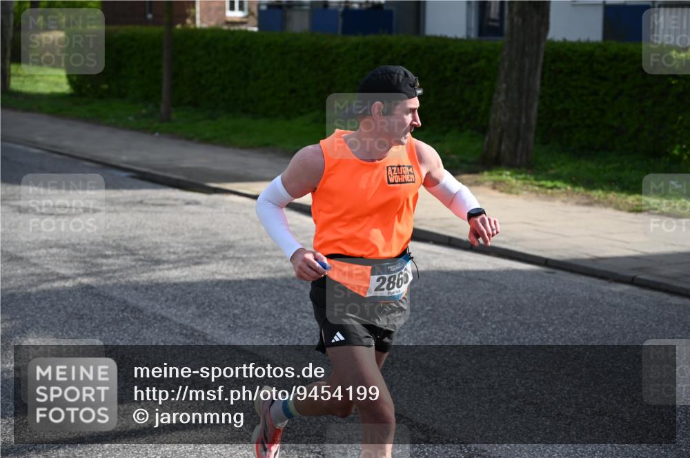 12.04.2026 - 45. Internationalen Wilhelmsburger Insellauf J. Mangold http://msf.ph/oto/9454199 12.04.2026 10:17:43 Ziel 2866, 4205, 3682, 4475, 3262, 5554 meine-sportfotos.de