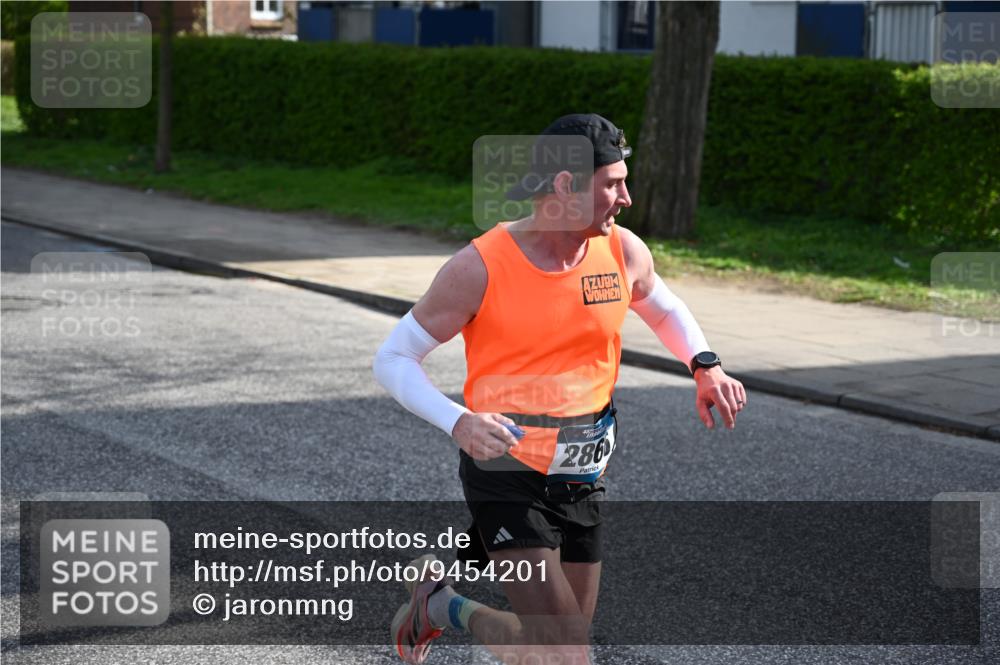 12.04.2026 - 45. Internationalen Wilhelmsburger Insellauf J. Mangold http://msf.ph/oto/9454201 12.04.2026 10:17:43 Ziel 2866, 4205, 3682, 4475, 3262, 5554 meine-sportfotos.de