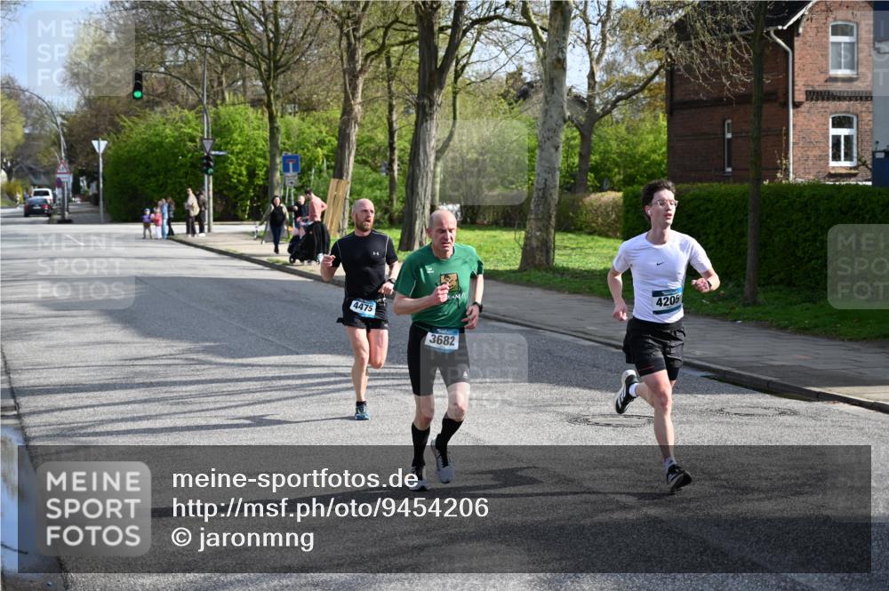 12.04.2026 - 45. Internationalen Wilhelmsburger Insellauf J. Mangold http://msf.ph/oto/9454206 12.04.2026 10:17:50 Ziel 4205, 3682, 4475, 3262, 5554 meine-sportfotos.de