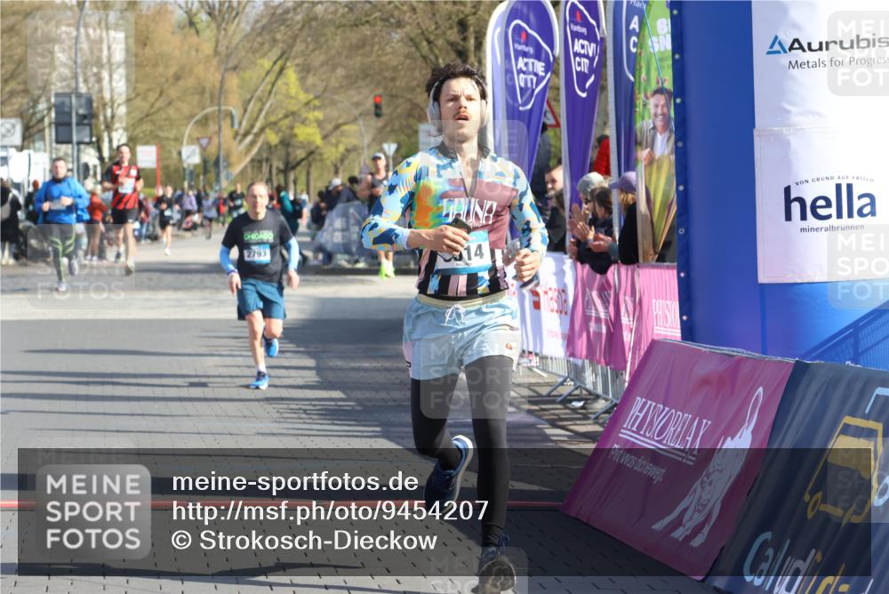12.04.2026 - 45. Internationalen Wilhelmsburger Insellauf Strokosch-Dieckow http://msf.ph/oto/9454207 12.04.2026 10:29:23 Ziel 5316, 3514 meine-sportfotos.de