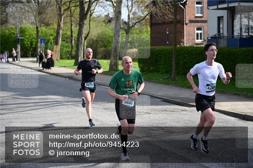 12.04.2026 - 45. Internationalen Wilhelmsburger Insellauf J. Mangold http://msf.ph/oto/9454223 12.04.2026 10:17:51 Ziel 4205, 3682, 4475, 3262, 5554 meine-sportfotos.de