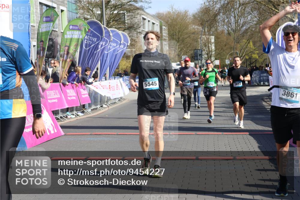 12.04.2026 - 45. Internationalen Wilhelmsburger Insellauf Strokosch-Dieckow http://msf.ph/oto/9454227 12.04.2026 10:41:57 Ziel 5034, 3861, 5545, 2812, 5270, 5416 meine-sportfotos.de