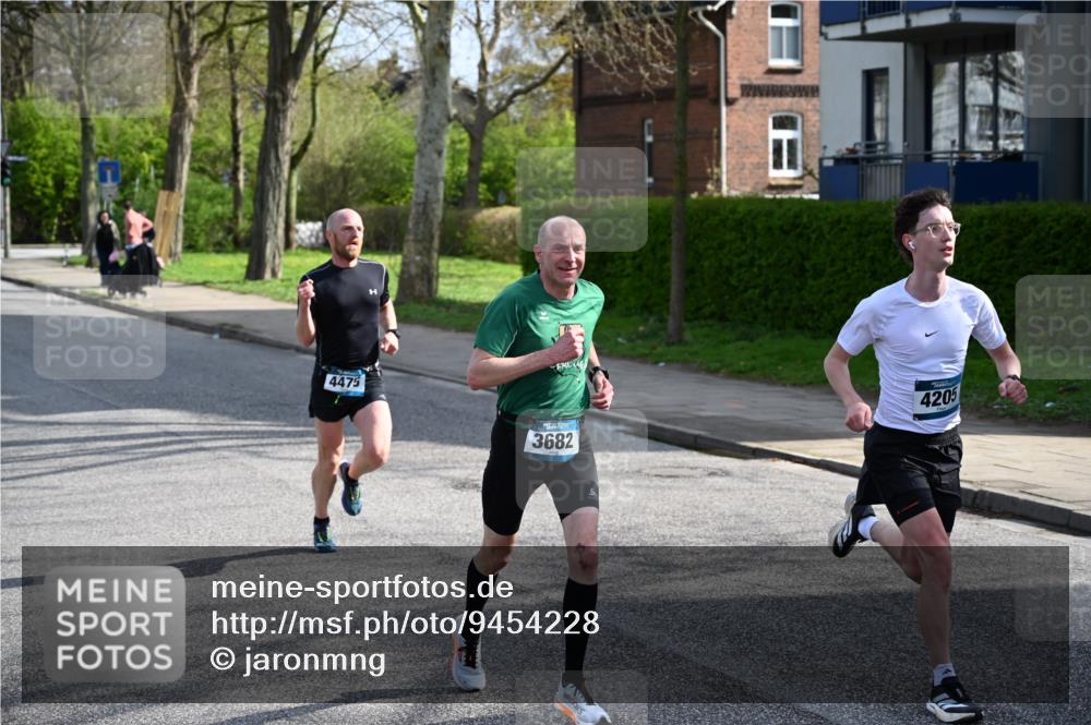 12.04.2026 - 45. Internationalen Wilhelmsburger Insellauf J. Mangold http://msf.ph/oto/9454228 12.04.2026 10:17:51 Ziel 4205, 3682, 4475, 3262, 5554 meine-sportfotos.de