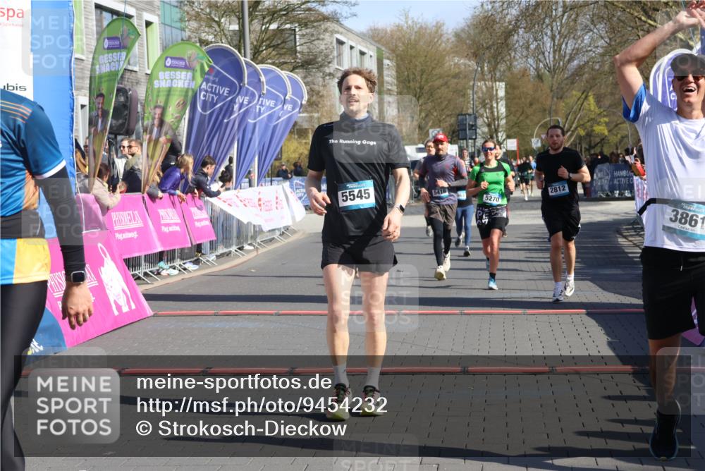 12.04.2026 - 45. Internationalen Wilhelmsburger Insellauf Strokosch-Dieckow http://msf.ph/oto/9454232 12.04.2026 10:41:58 Ziel 3861, 5545, 2812, 5270, 5416 meine-sportfotos.de