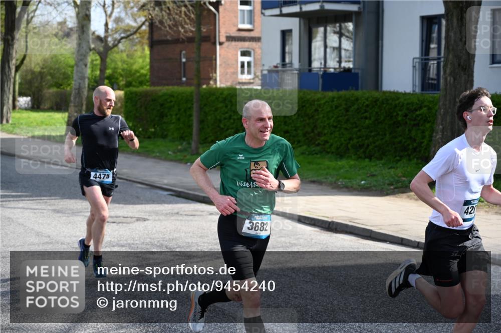 12.04.2026 - 45. Internationalen Wilhelmsburger Insellauf J. Mangold http://msf.ph/oto/9454240 12.04.2026 10:17:52 Ziel 4205, 3682, 4475, 3262, 5554 meine-sportfotos.de