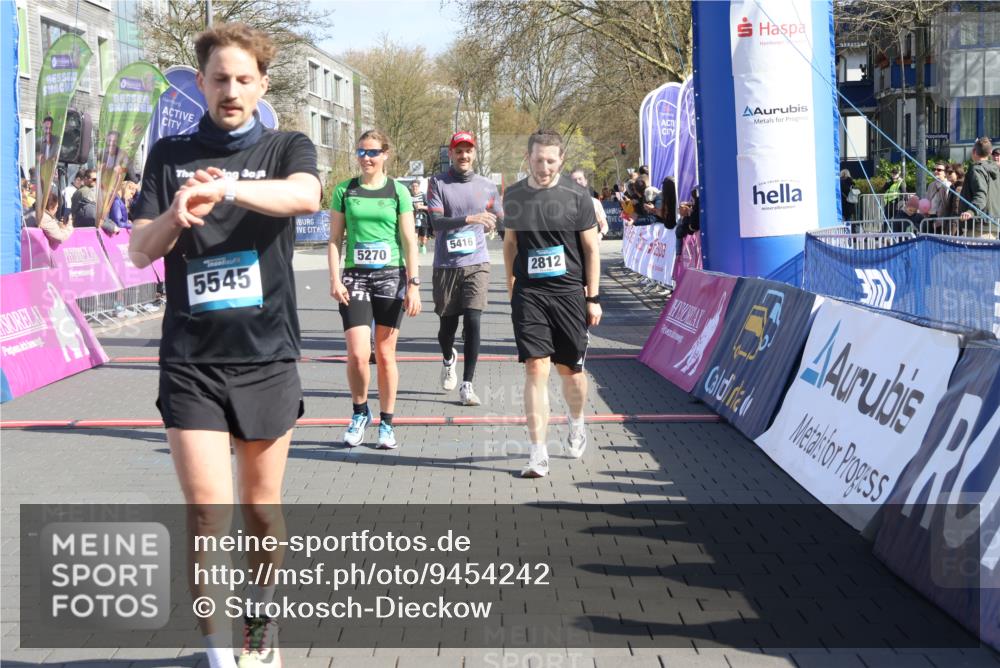 12.04.2026 - 45. Internationalen Wilhelmsburger Insellauf Strokosch-Dieckow http://msf.ph/oto/9454242 12.04.2026 10:42:01 Ziel 2812, 5270, 5416, 4963, 3831, 4602, 4667, 3229 meine-sportfotos.de