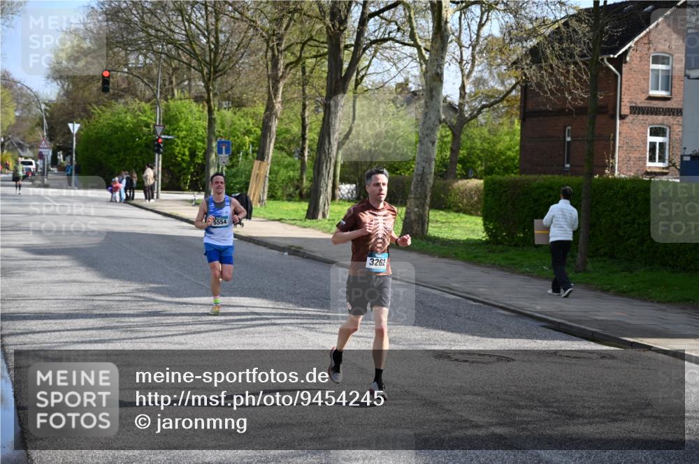12.04.2026 - 45. Internationalen Wilhelmsburger Insellauf J. Mangold http://msf.ph/oto/9454245 12.04.2026 10:18:21 Ziel 3262, 5554, 4733, 4583, 4117, 3644, 2757 meine-sportfotos.de