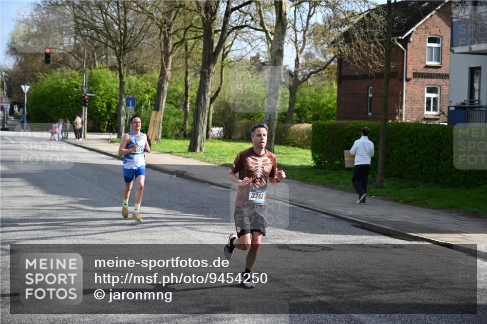 12.04.2026 - 45. Internationalen Wilhelmsburger Insellauf J. Mangold http://msf.ph/oto/9454250 12.04.2026 10:18:21 Ziel 3262, 5554, 4733, 4583, 4117, 3644, 2757 meine-sportfotos.de