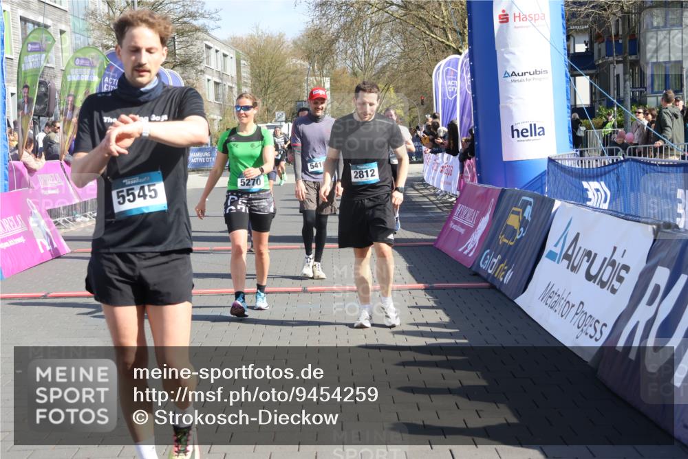 12.04.2026 - 45. Internationalen Wilhelmsburger Insellauf Strokosch-Dieckow http://msf.ph/oto/9454259 12.04.2026 10:42:02 Ziel 2812, 5270, 5416, 4963, 3831, 4602, 4667, 3229 meine-sportfotos.de