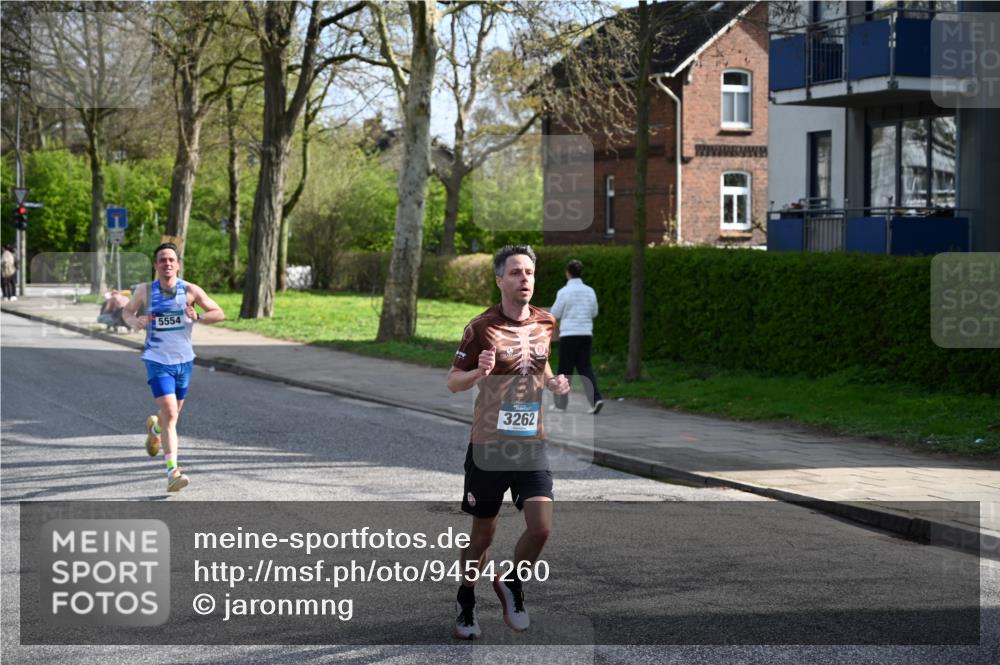 12.04.2026 - 45. Internationalen Wilhelmsburger Insellauf J. Mangold http://msf.ph/oto/9454260 12.04.2026 10:18:21 Ziel 3262, 5554, 4733, 4583, 4117, 3644, 2757 meine-sportfotos.de