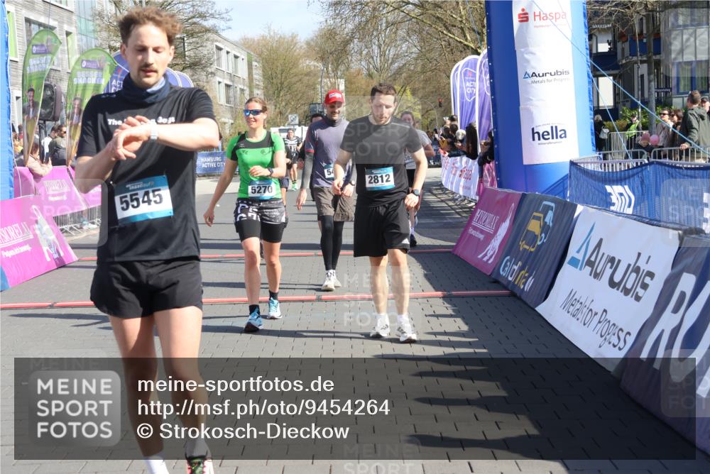 12.04.2026 - 45. Internationalen Wilhelmsburger Insellauf Strokosch-Dieckow http://msf.ph/oto/9454264 12.04.2026 10:42:02 Ziel 2812, 5270, 5416, 4963, 3831, 4602, 4667, 3229 meine-sportfotos.de