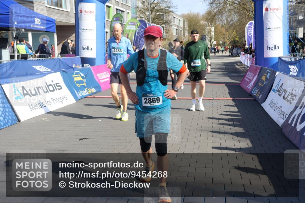 12.04.2026 - 45. Internationalen Wilhelmsburger Insellauf Strokosch-Dieckow http://msf.ph/oto/9454268 12.04.2026 10:42:16 Ziel 2479, 3892, 4483, 5654 meine-sportfotos.de
