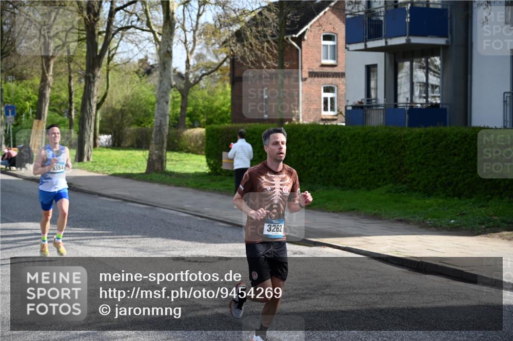 12.04.2026 - 45. Internationalen Wilhelmsburger Insellauf J. Mangold http://msf.ph/oto/9454269 12.04.2026 10:18:21 Ziel 3262, 5554, 4733, 4583, 4117, 3644, 2757 meine-sportfotos.de