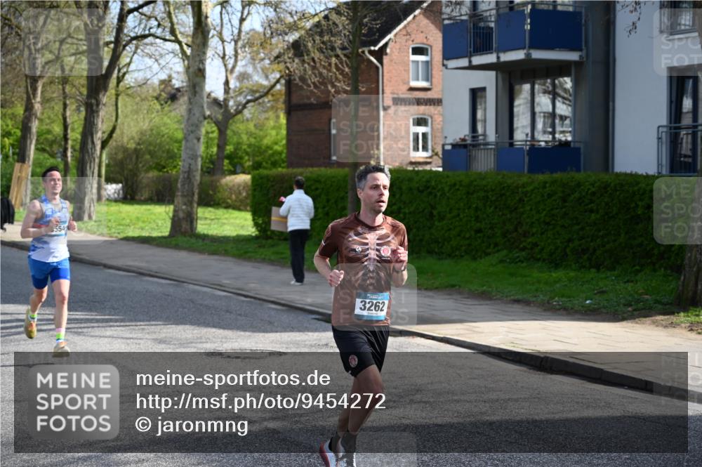 12.04.2026 - 45. Internationalen Wilhelmsburger Insellauf J. Mangold http://msf.ph/oto/9454272 12.04.2026 10:18:21 Ziel 3262, 5554, 4733, 4583, 4117, 3644, 2757 meine-sportfotos.de
