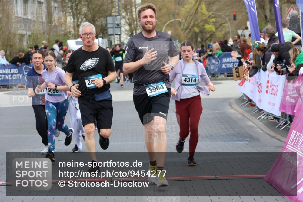 12.04.2026 - 45. Internationalen Wilhelmsburger Insellauf Strokosch-Dieckow http://msf.ph/oto/9454277 12.04.2026 13:05:13 Ziel 5864, 3964, 2891, 4314, 5096, 5808, 5477, 3068 meine-sportfotos.de