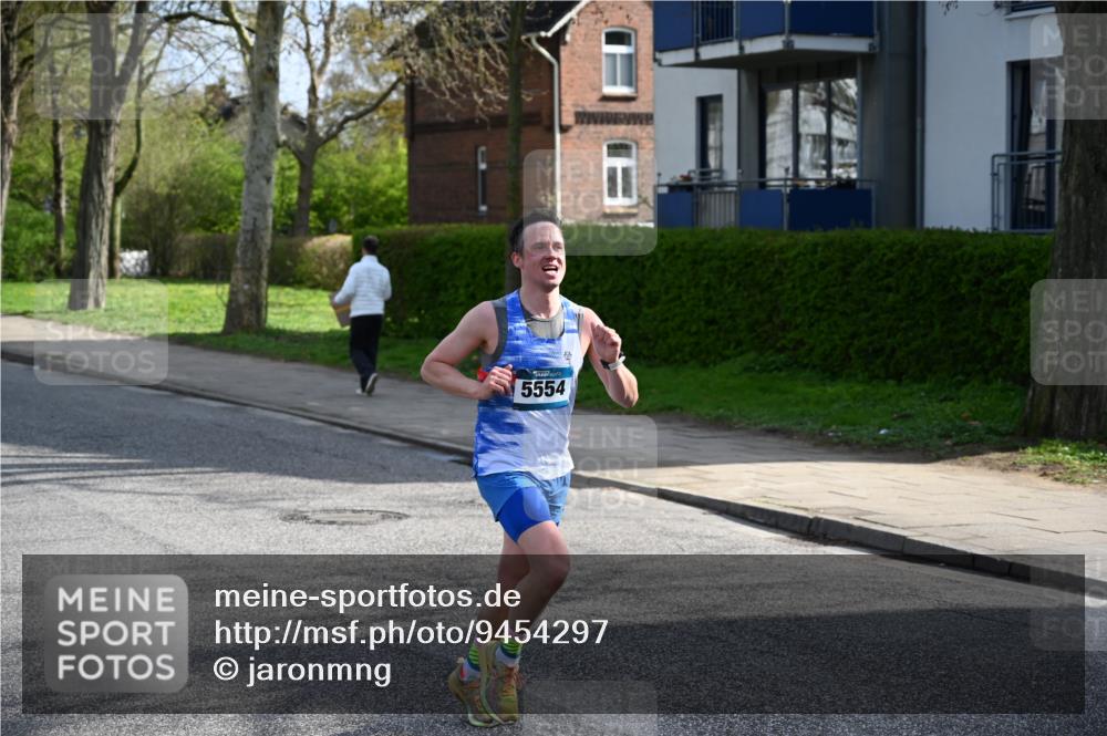 12.04.2026 - 45. Internationalen Wilhelmsburger Insellauf J. Mangold http://msf.ph/oto/9454297 12.04.2026 10:18:23 Ziel 3262, 5554, 4733, 4583, 4117, 3644, 2757 meine-sportfotos.de