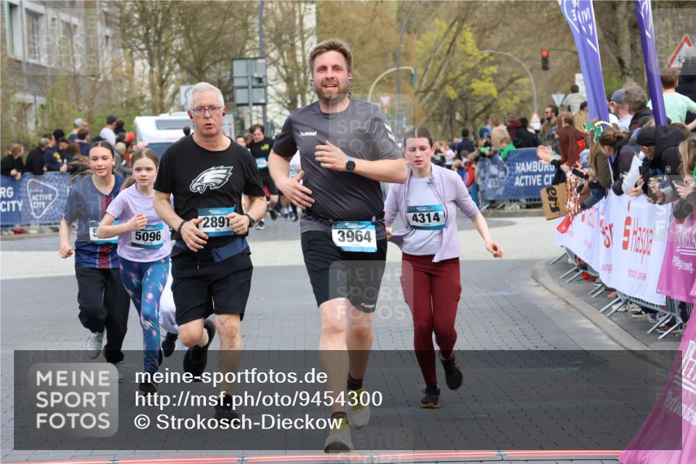 12.04.2026 - 45. Internationalen Wilhelmsburger Insellauf Strokosch-Dieckow http://msf.ph/oto/9454300 12.04.2026 13:05:12 Ziel 5088, 5864, 3964, 2891, 4314, 5096, 5808, 5477 meine-sportfotos.de
