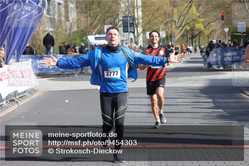 12.04.2026 - 45. Internationalen Wilhelmsburger Insellauf Strokosch-Dieckow http://msf.ph/oto/9454303 12.04.2026 10:29:31 Ziel 2793, 3777, 4979, 4087 meine-sportfotos.de