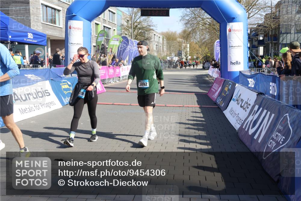 12.04.2026 - 45. Internationalen Wilhelmsburger Insellauf Strokosch-Dieckow http://msf.ph/oto/9454306 12.04.2026 10:42:18 Ziel 4483, 5654, 2836 meine-sportfotos.de