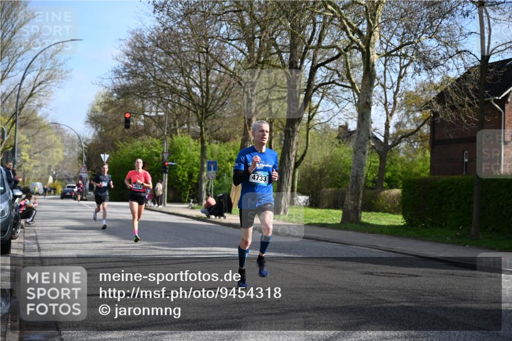 12.04.2026 - 45. Internationalen Wilhelmsburger Insellauf J. Mangold http://msf.ph/oto/9454318 12.04.2026 10:18:43 Ziel 4733, 4583, 4117, 3644, 2757, 5049, 2671, 2549, 3289 meine-sportfotos.de