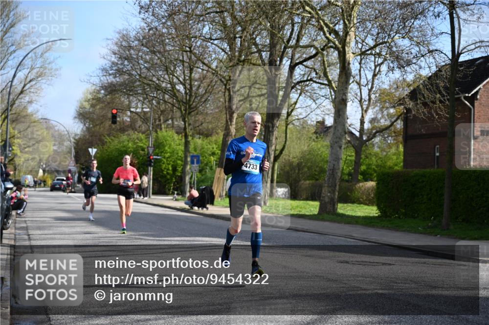 12.04.2026 - 45. Internationalen Wilhelmsburger Insellauf J. Mangold http://msf.ph/oto/9454322 12.04.2026 10:18:43 Ziel 4733, 4583, 4117, 3644, 2757, 5049, 2671, 2549, 3289 meine-sportfotos.de
