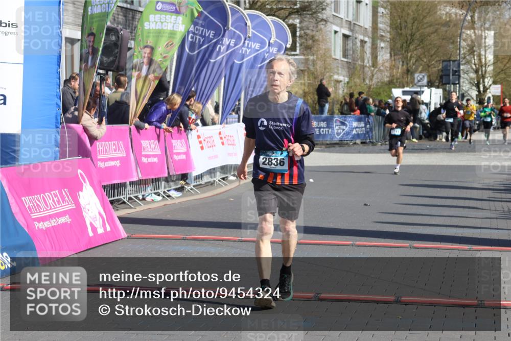 12.04.2026 - 45. Internationalen Wilhelmsburger Insellauf Strokosch-Dieckow http://msf.ph/oto/9454324 12.04.2026 10:42:22 Ziel 2836 meine-sportfotos.de
