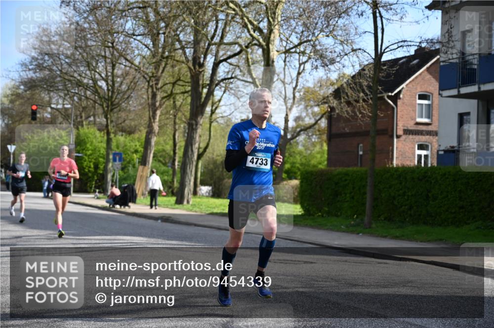 12.04.2026 - 45. Internationalen Wilhelmsburger Insellauf J. Mangold http://msf.ph/oto/9454339 12.04.2026 10:18:44 Ziel 4733, 4583, 4117, 3644, 2757, 2757, 5049, 2671, 2549, 3289 meine-sportfotos.de