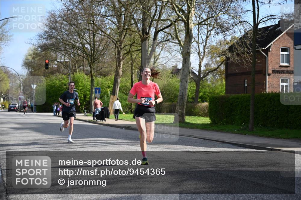 12.04.2026 - 45. Internationalen Wilhelmsburger Insellauf J. Mangold http://msf.ph/oto/9454365 12.04.2026 10:18:46 Ziel 4733, 4583, 4117, 3644, 2757, 5049, 2671, 2549, 3289, 5456, 2789 meine-sportfotos.de