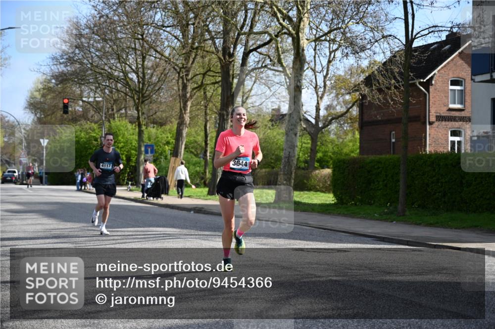 12.04.2026 - 45. Internationalen Wilhelmsburger Insellauf J. Mangold http://msf.ph/oto/9454366 12.04.2026 10:18:46 Ziel 4733, 4583, 4117, 3644, 2757, 5049, 2671, 2549, 3289, 5456, 2789 meine-sportfotos.de