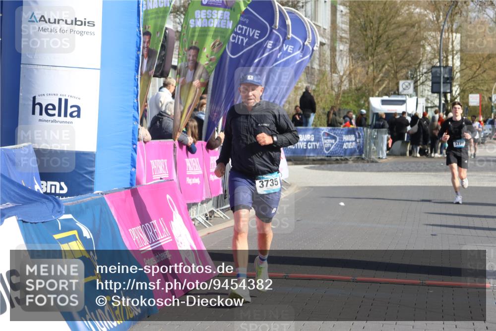 12.04.2026 - 45. Internationalen Wilhelmsburger Insellauf Strokosch-Dieckow http://msf.ph/oto/9454382 12.04.2026 10:29:38 Ziel 3735 meine-sportfotos.de