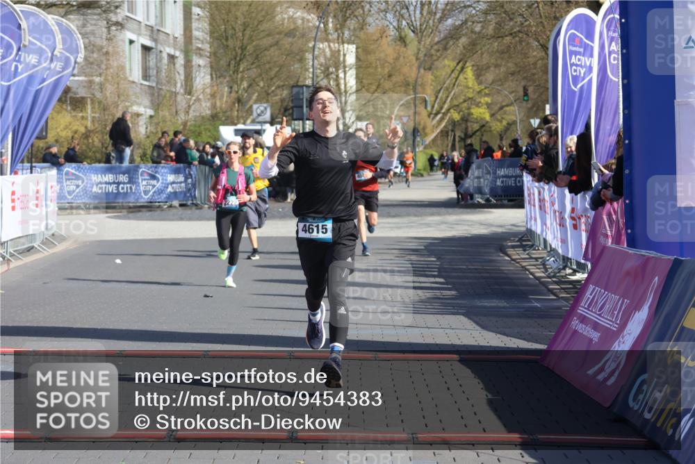12.04.2026 - 45. Internationalen Wilhelmsburger Insellauf Strokosch-Dieckow http://msf.ph/oto/9454383 12.04.2026 10:42:30 Ziel 4615, 2222 meine-sportfotos.de
