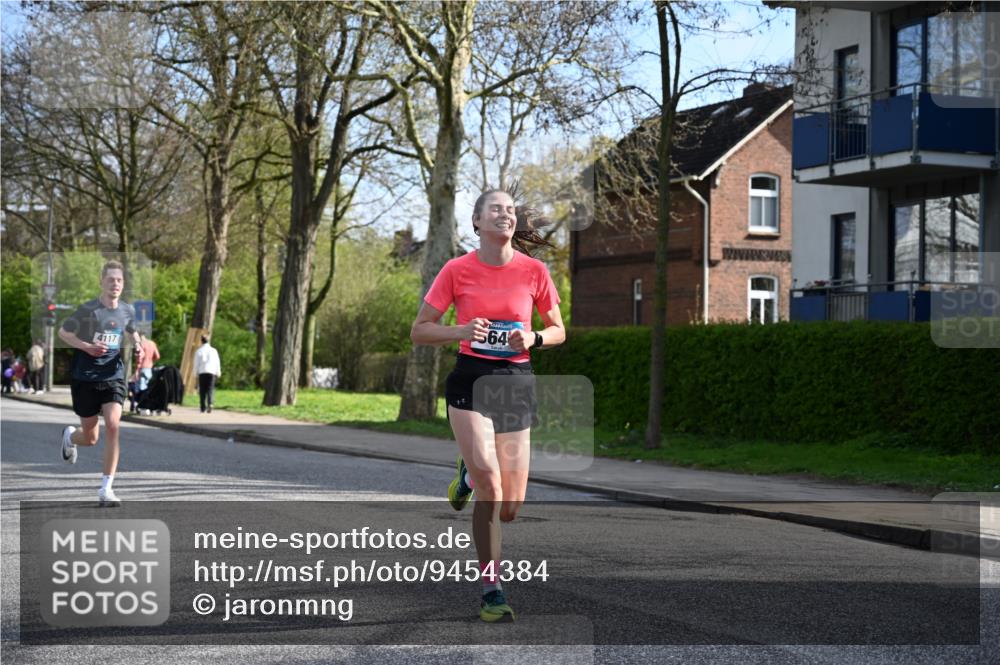 12.04.2026 - 45. Internationalen Wilhelmsburger Insellauf J. Mangold http://msf.ph/oto/9454384 12.04.2026 10:18:47 Ziel 4733, 4583, 4117, 3644, 2757, 5049, 2671, 2549, 3289, 5456, 2789 meine-sportfotos.de