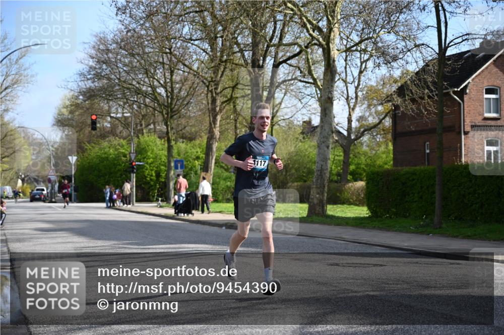 12.04.2026 - 45. Internationalen Wilhelmsburger Insellauf J. Mangold http://msf.ph/oto/9454390 12.04.2026 10:18:48 Ziel 4733, 4583, 4117, 3644, 2757, 5049, 2671, 2549, 3289, 5456, 2789 meine-sportfotos.de